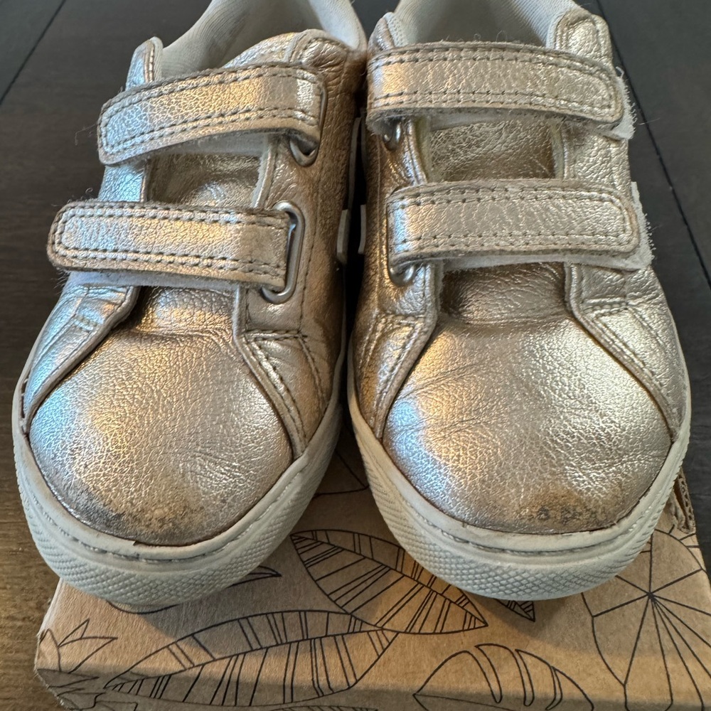 VEJA Unisex Gold Velcro Sneakers